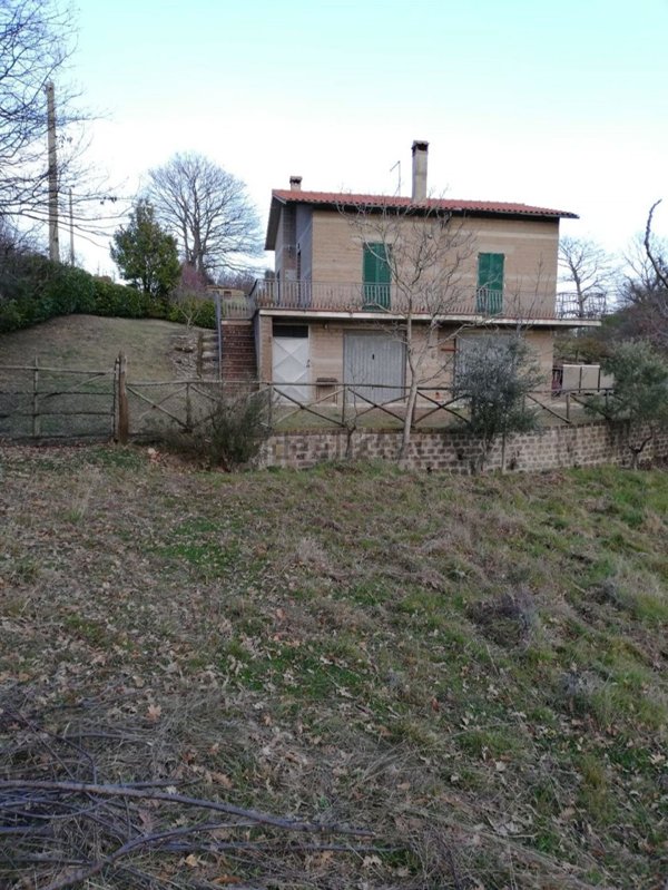 casa indipendente in vendita a Sorano