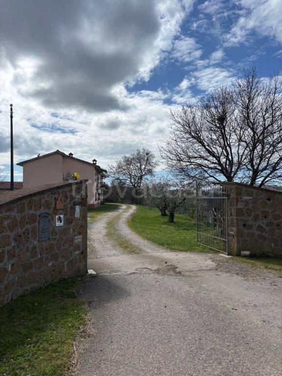 appartamento in vendita a Sorano in zona Castell'Ottieri