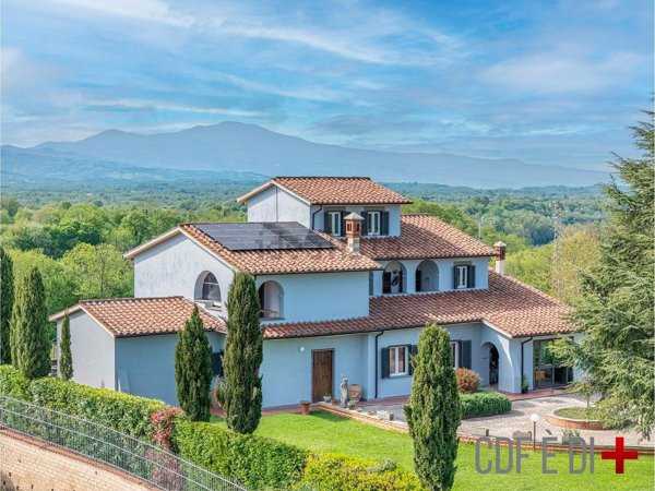 casa indipendente in vendita a Sorano