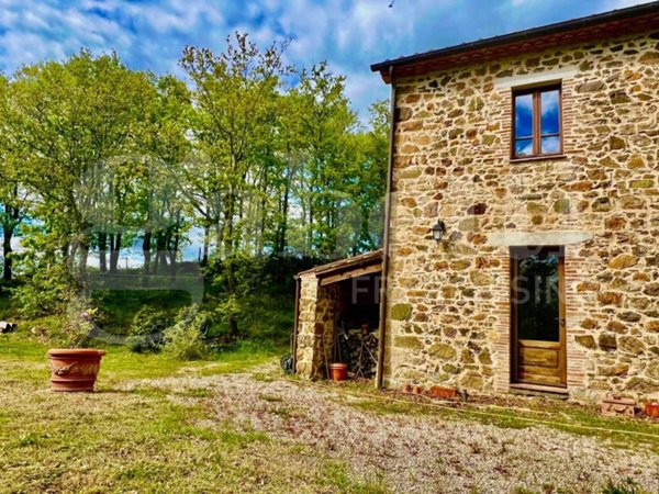 casa indipendente in vendita a Sorano in zona Montebuono