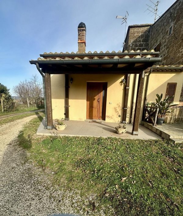 casa indipendente in vendita a Sorano in zona Sovana
