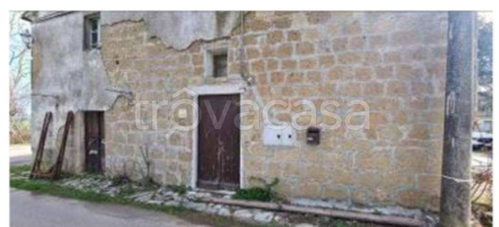 locale commerciale in vendita a Sorano