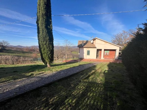 casa indipendente in vendita a Sorano in zona Montebuono