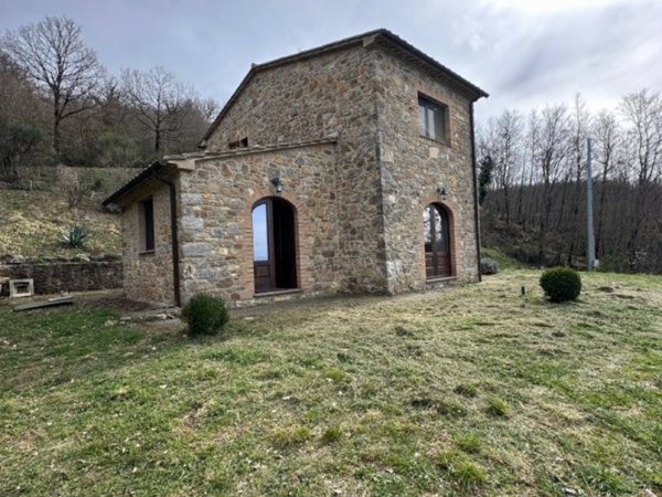 casa indipendente in vendita a Sorano in zona Montebuono