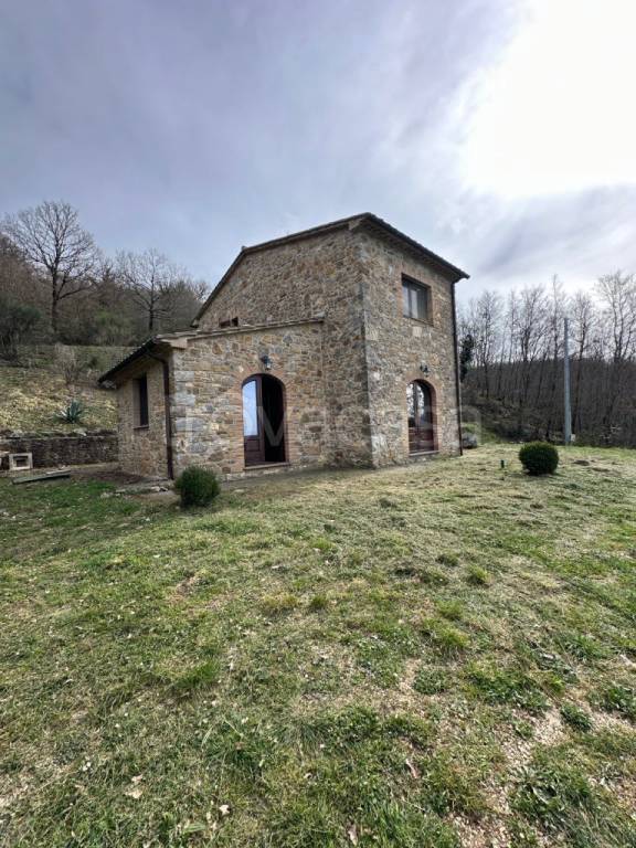 casa indipendente in vendita a Sorano in zona Montebuono
