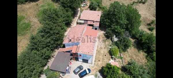 casa indipendente in vendita a Sorano