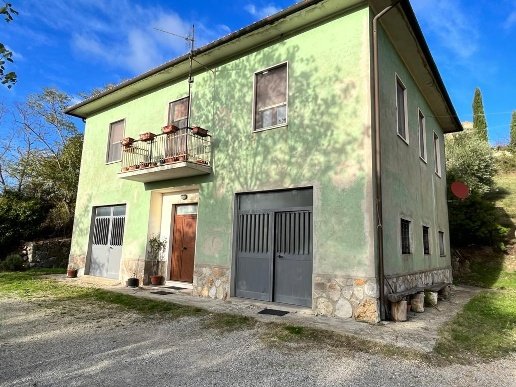casa indipendente in vendita a Sorano