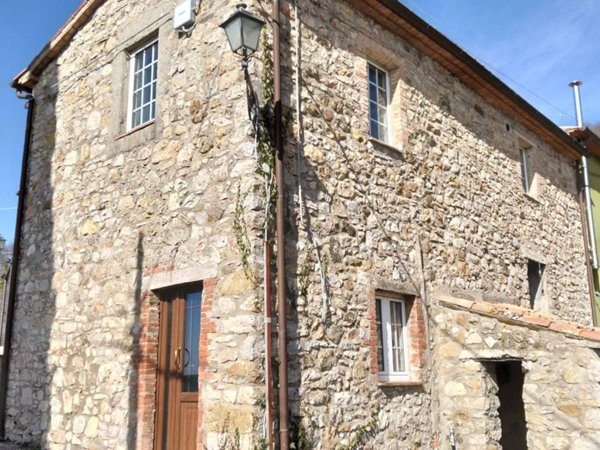 casa indipendente in vendita a Sorano in zona Sovana