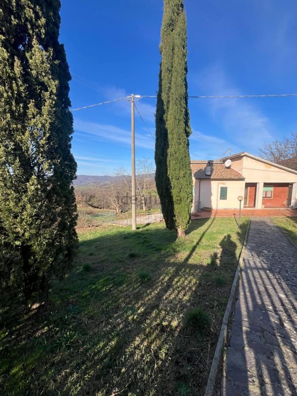 casa indipendente in vendita a Sorano in zona Montebuono