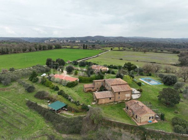 casa indipendente in vendita a Sorano in zona Sovana