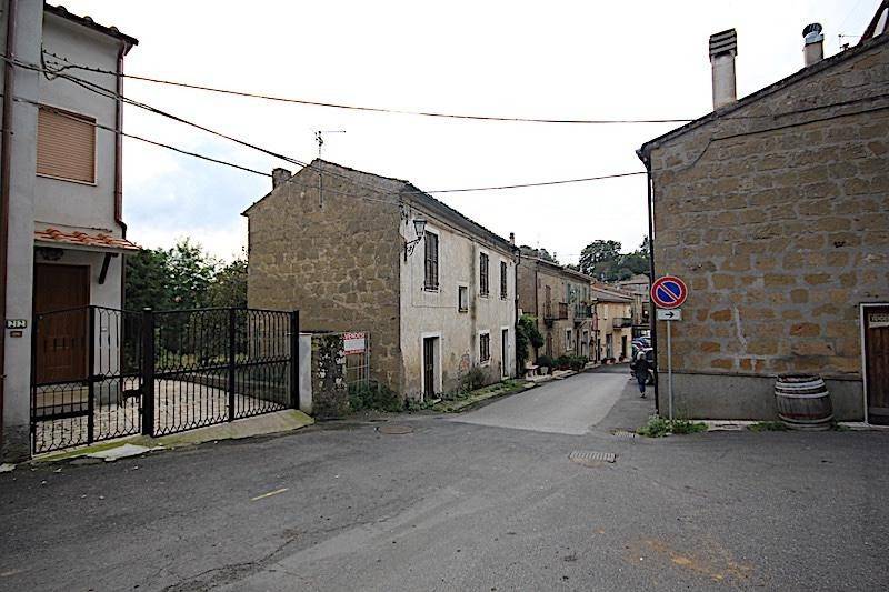 casa indipendente in vendita a Sorano in zona Sovana