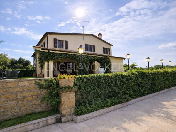 casa indipendente in vendita a Sorano