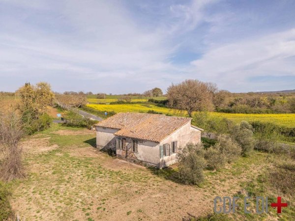 casa indipendente in vendita a Sorano