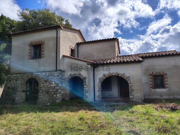 casa indipendente in vendita a Sorano