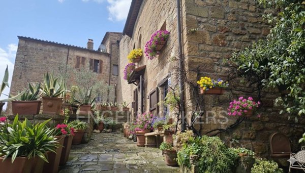 casa indipendente in vendita a Sorano in zona Sovana