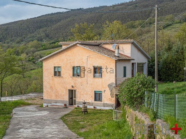 casa indipendente in vendita a Sorano in zona Montebuono