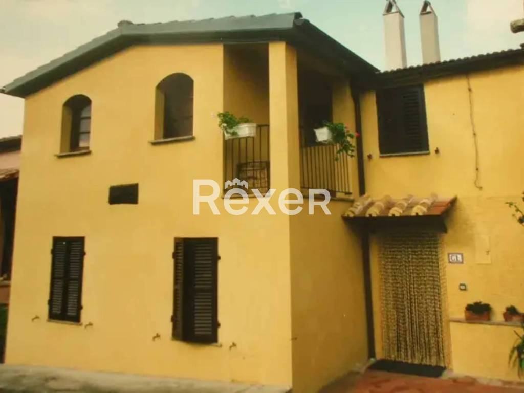 casa indipendente in vendita a Sorano in zona Elmo