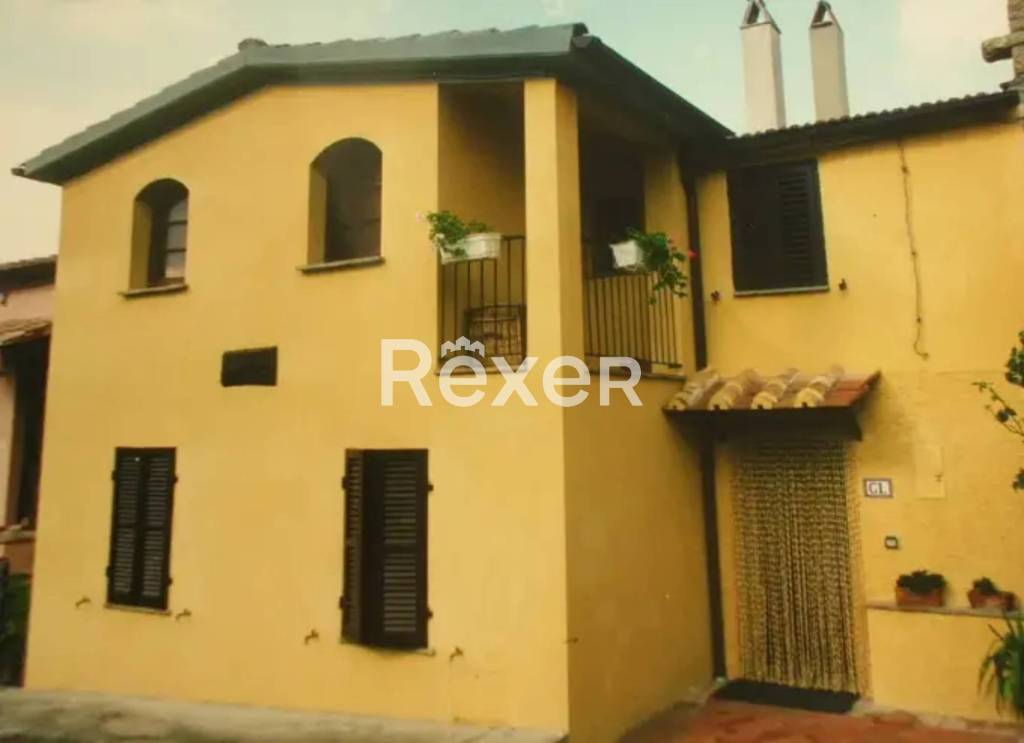 casa indipendente in vendita a Sorano