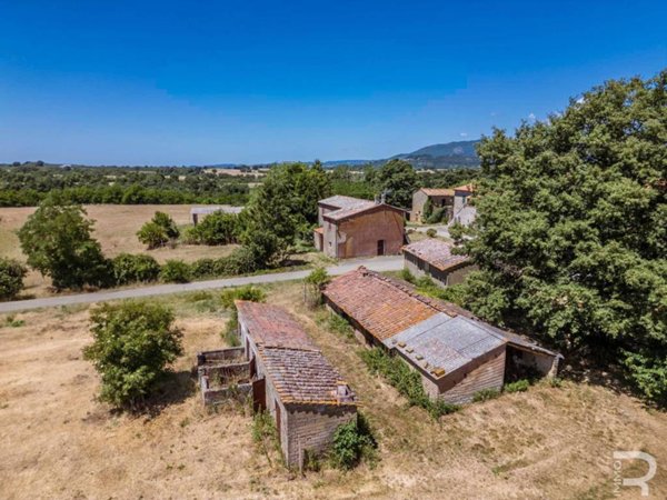 casa indipendente in vendita a Sorano