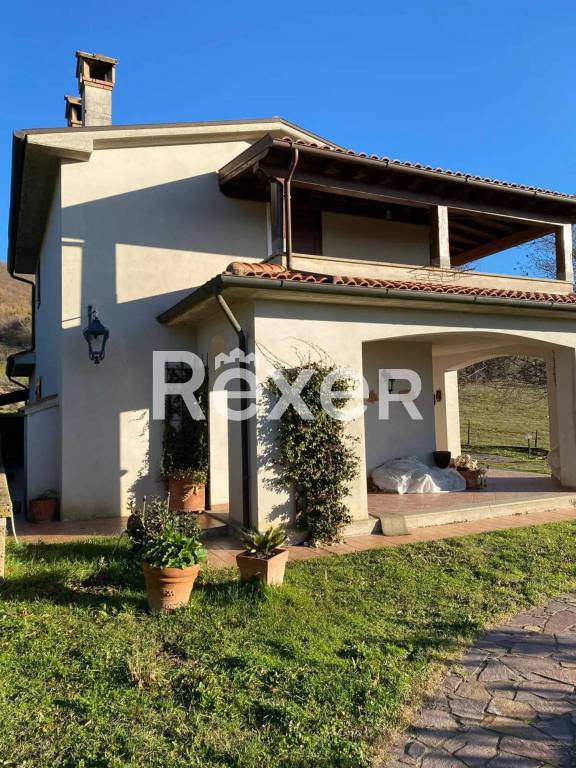 casa indipendente in vendita a Sorano