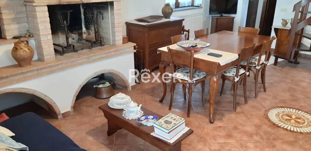 casa indipendente in vendita a Sorano