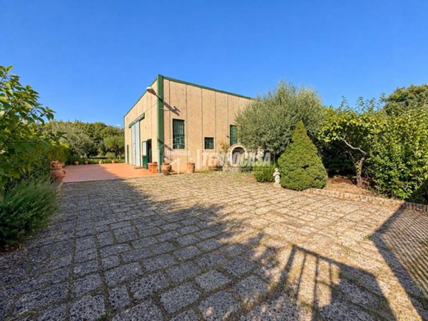 locale commerciale in vendita a Sorano in zona San Quirico