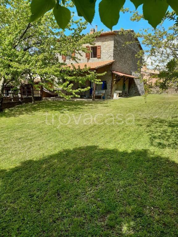 casa indipendente in vendita a Sorano in zona Montebuono