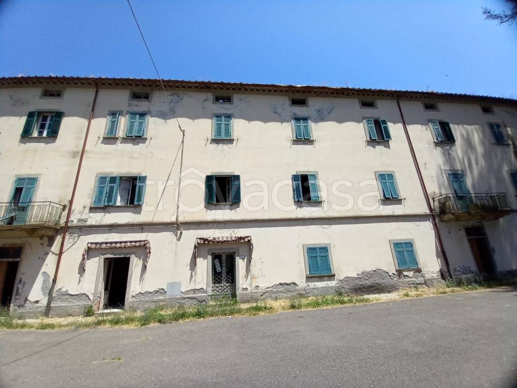 locale commerciale in vendita a Monterotondo Marittimo in zona Lago Boracifero