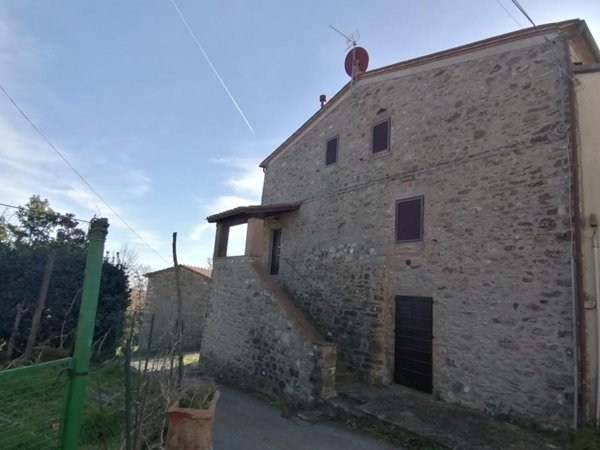 casa indipendente in vendita a Semproniano in zona Petricci