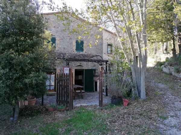 casa indipendente in vendita a Semproniano