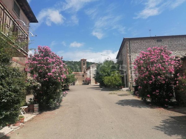casa indipendente in vendita a Semproniano in zona Catabbio