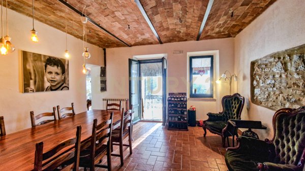 casa indipendente in vendita a Semproniano