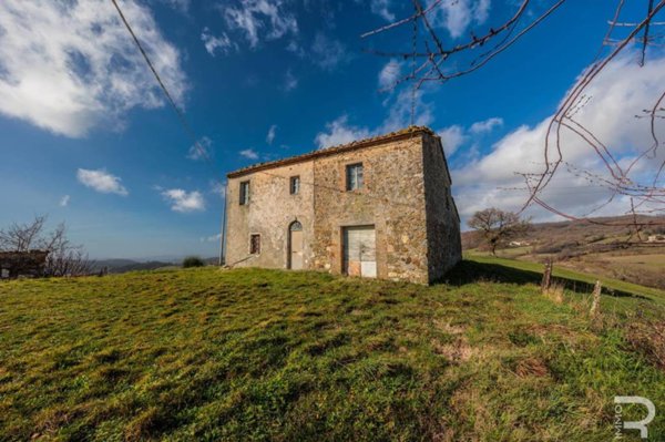 casa indipendente in vendita a Semproniano in zona Catabbio