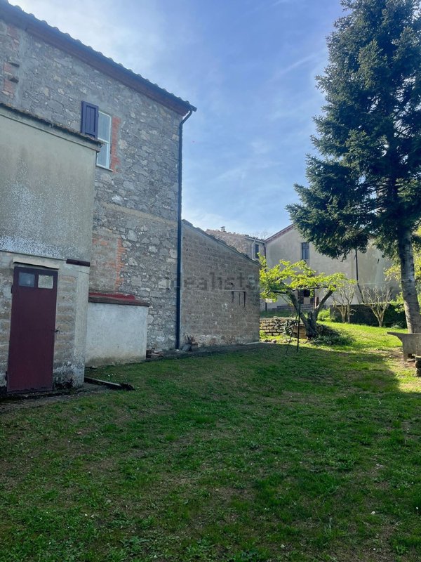 casa indipendente in vendita a Semproniano