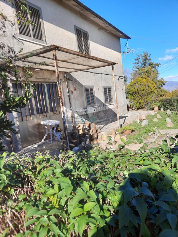 casa indipendente in vendita a Semproniano in zona Cellena