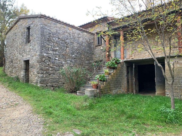 casa indipendente in vendita a Semproniano in zona Catabbio