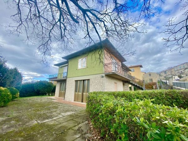 casa indipendente in vendita a Semproniano