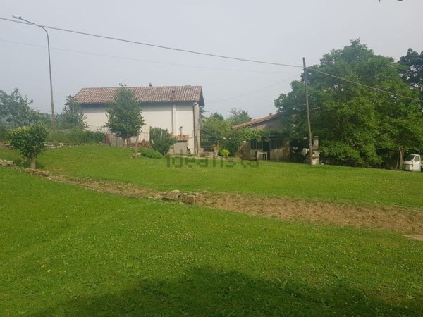 casa indipendente in vendita a Semproniano in zona Cellena