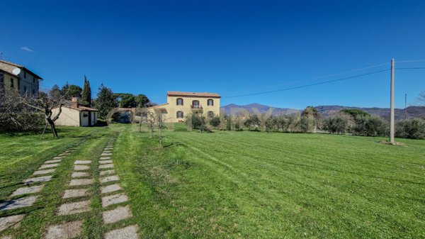 casa indipendente in vendita a Semproniano in zona Petricci