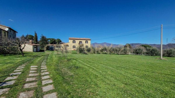 casa indipendente in vendita a Semproniano