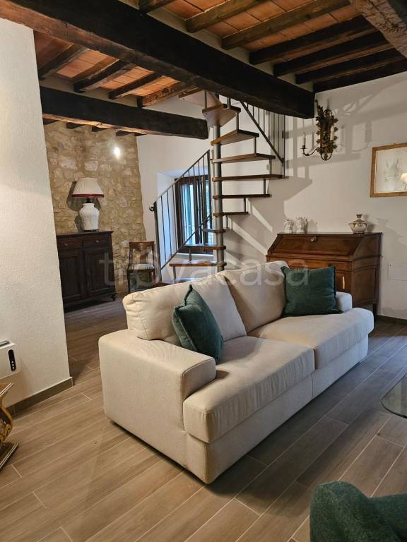 appartamento in vendita a Semproniano