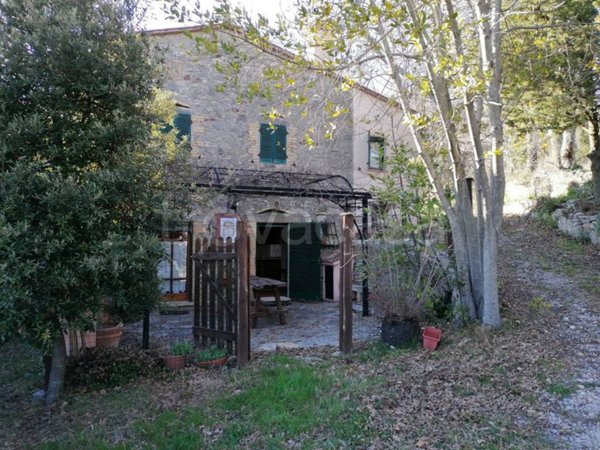 casa indipendente in vendita a Semproniano