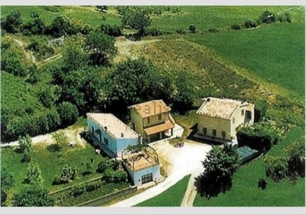 esavano in vendita a Semproniano