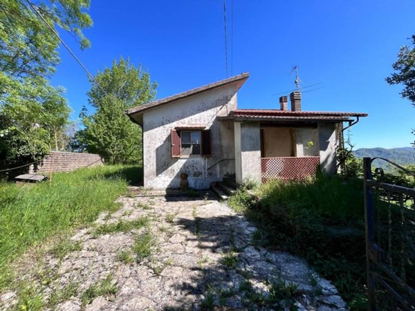 casa indipendente in vendita a Semproniano in zona Cellena