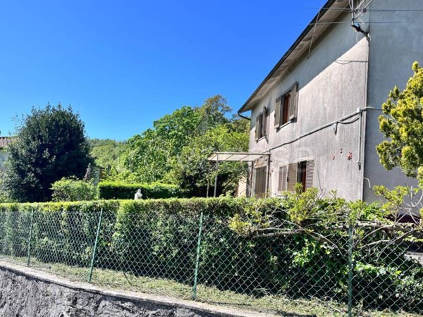 casa indipendente in vendita a Semproniano in zona Cellena