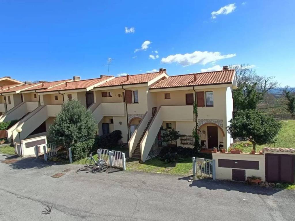 appartamento in vendita a Semproniano in zona Catabbio