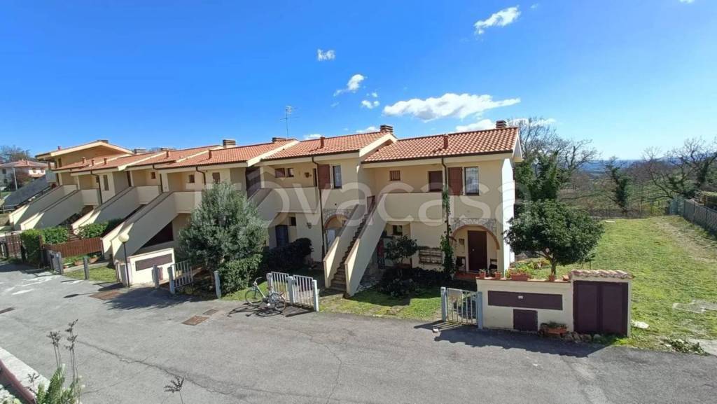 appartamento in vendita a Semproniano in zona Catabbio