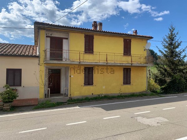 appartamento in vendita a Semproniano in zona Petricci