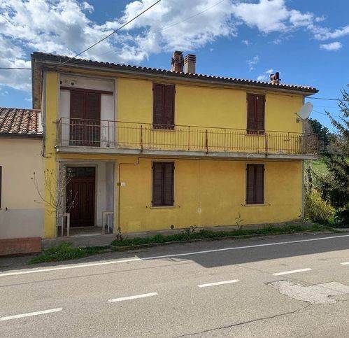 appartamento in vendita a Semproniano in zona Petricci