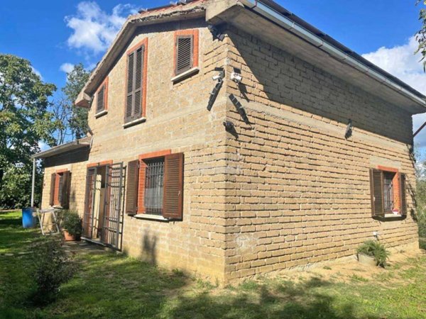casa indipendente in vendita a Semproniano